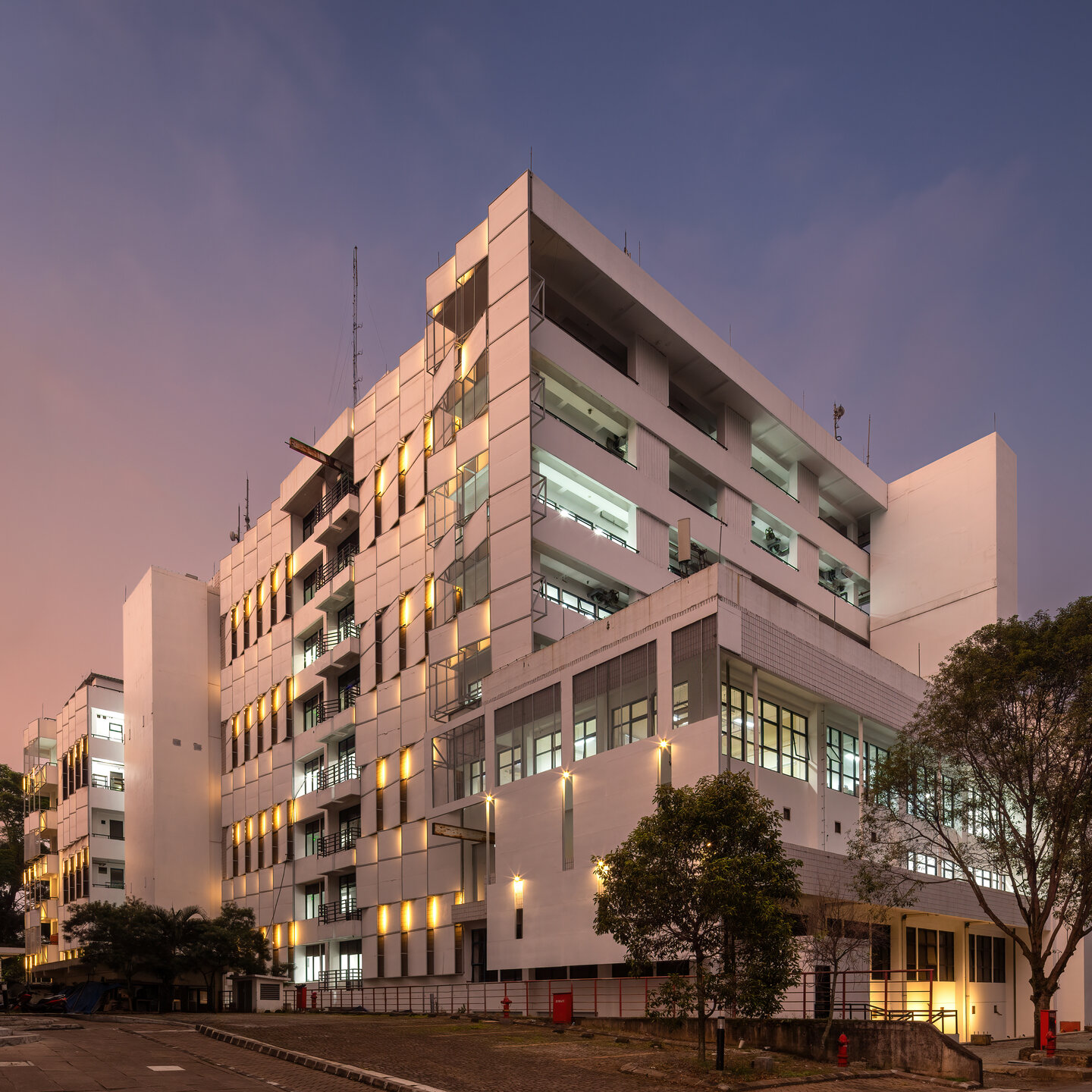 Gedung Pusat Antar Universitas ITB